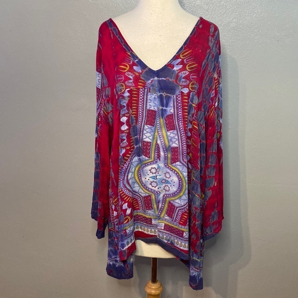 Greater Good Long Sleeve Top Uneven Hem V Neck Red Blue L-XL
